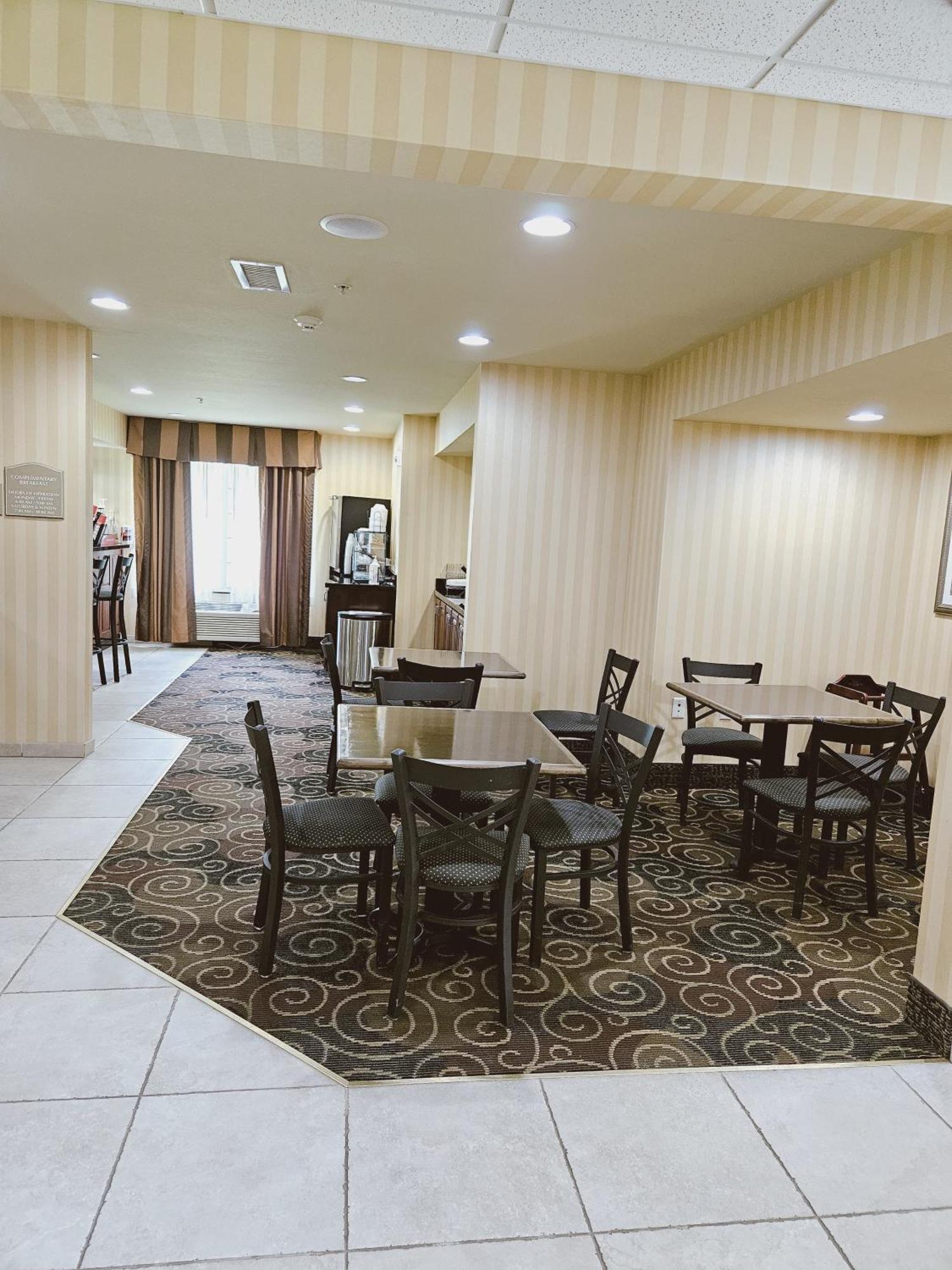 Cobblestone Inn & Suites - Bloomfield Εξωτερικό φωτογραφία