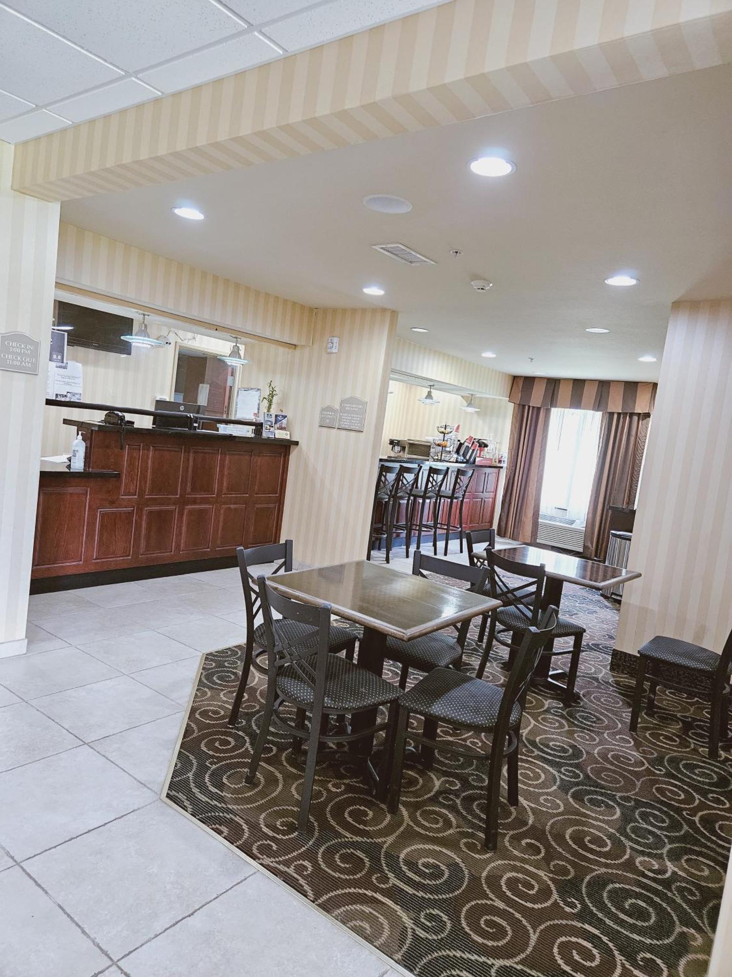 Cobblestone Inn & Suites - Bloomfield Εξωτερικό φωτογραφία