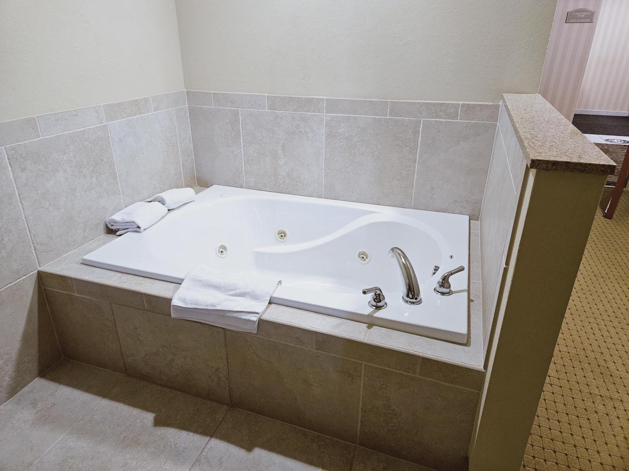 Cobblestone Inn & Suites - Bloomfield Εξωτερικό φωτογραφία