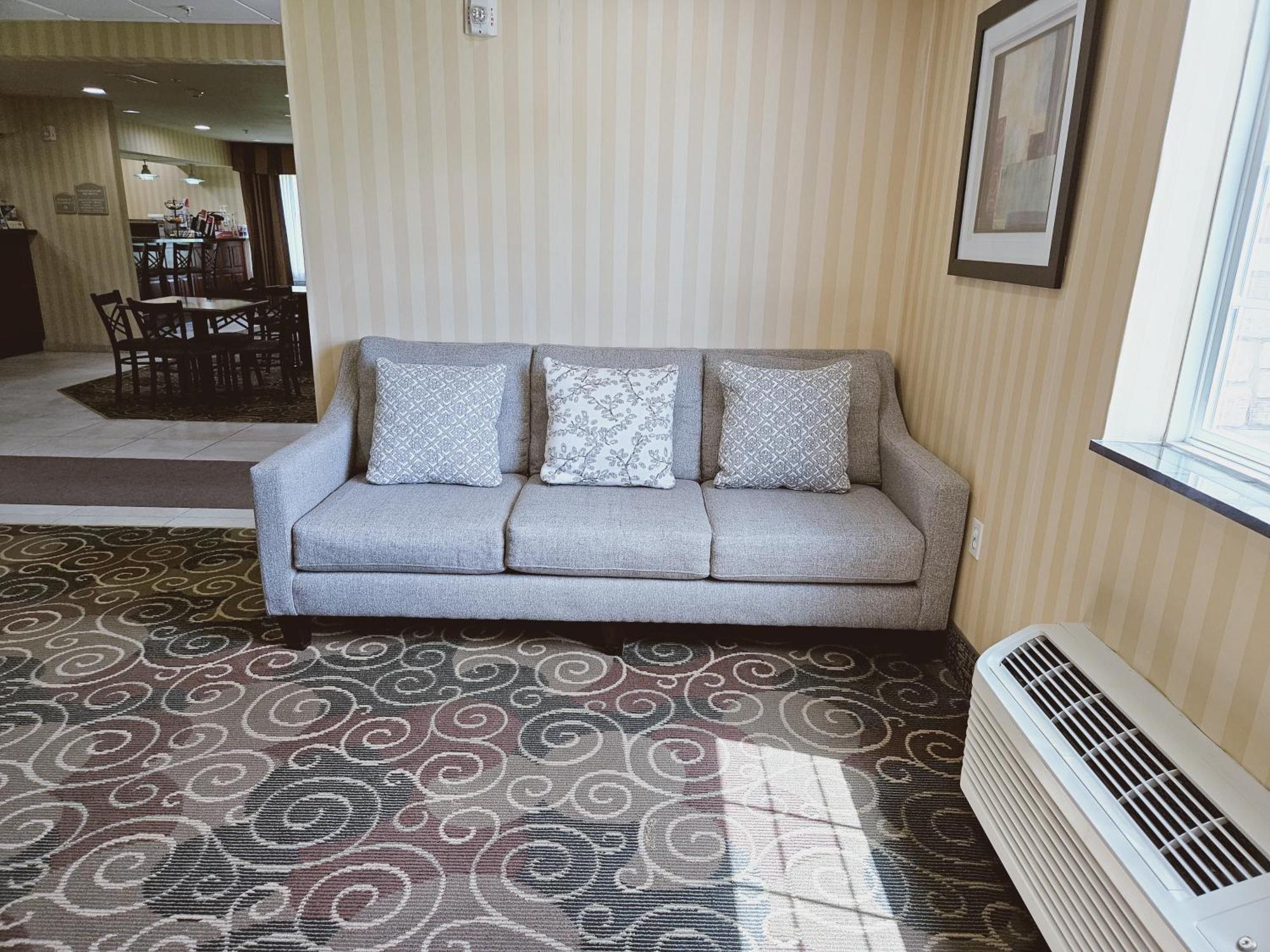 Cobblestone Inn & Suites - Bloomfield Εξωτερικό φωτογραφία