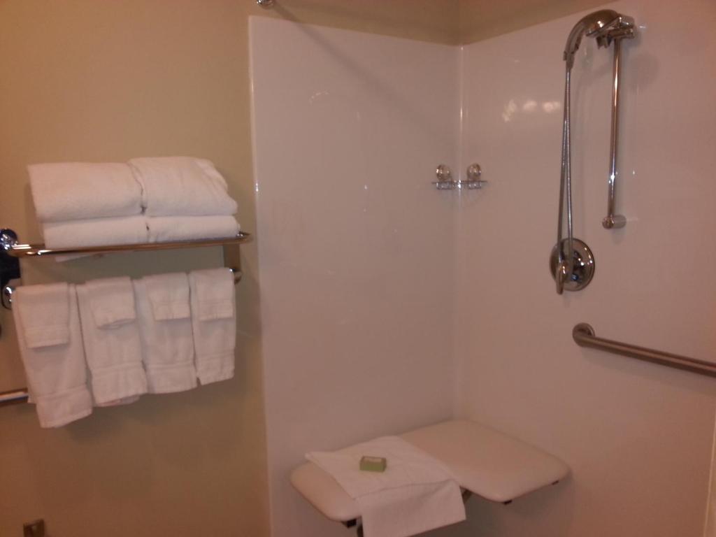 Cobblestone Inn & Suites - Bloomfield Εξωτερικό φωτογραφία
