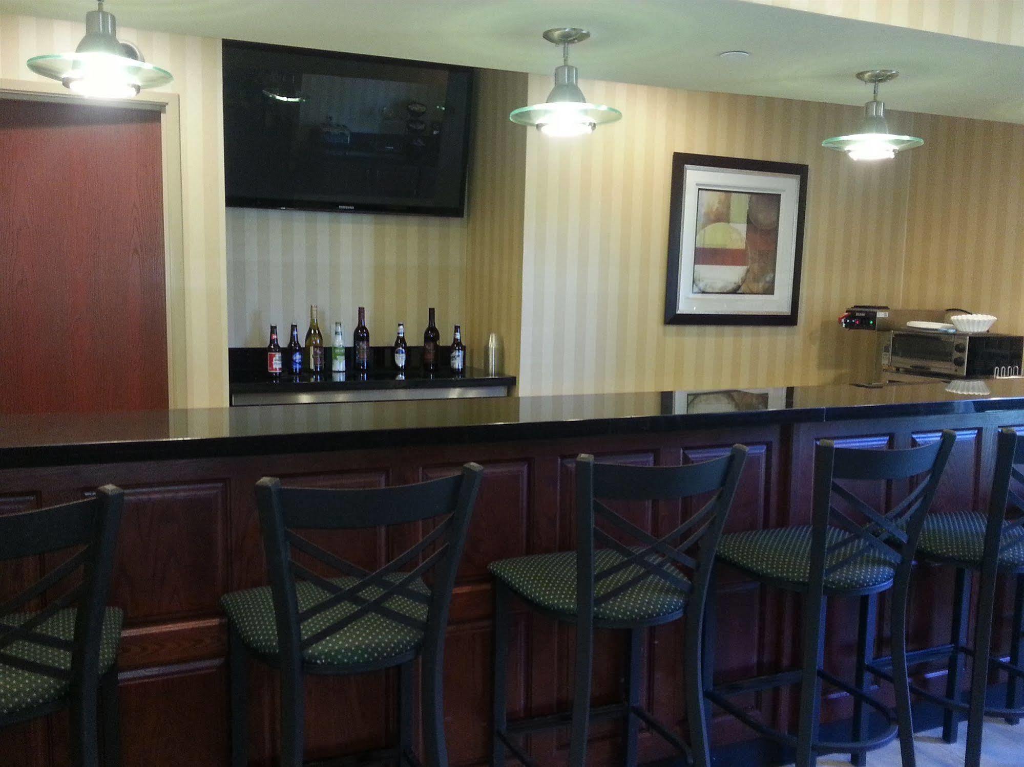 Cobblestone Inn & Suites - Bloomfield Εξωτερικό φωτογραφία