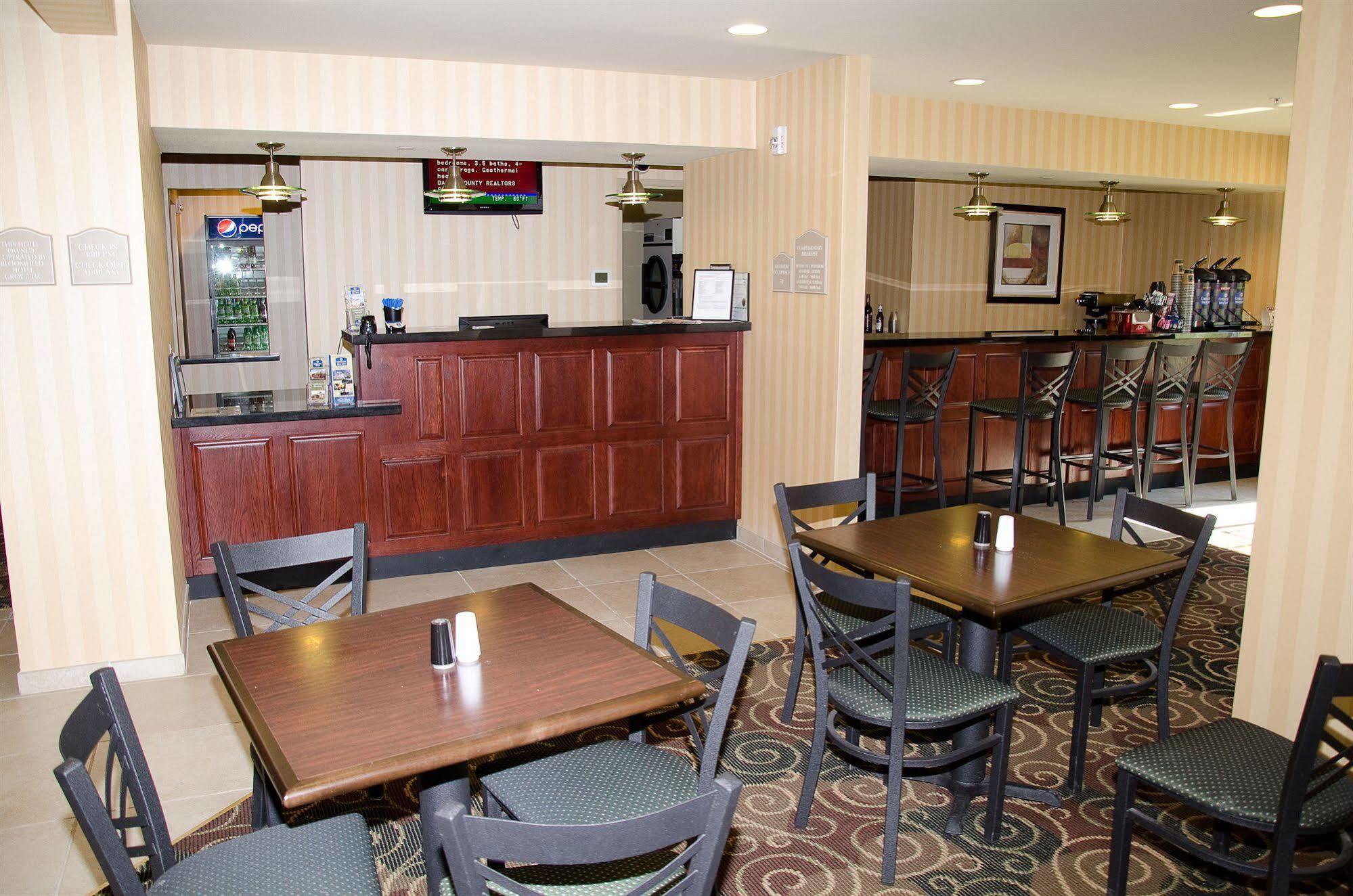 Cobblestone Inn & Suites - Bloomfield Εξωτερικό φωτογραφία