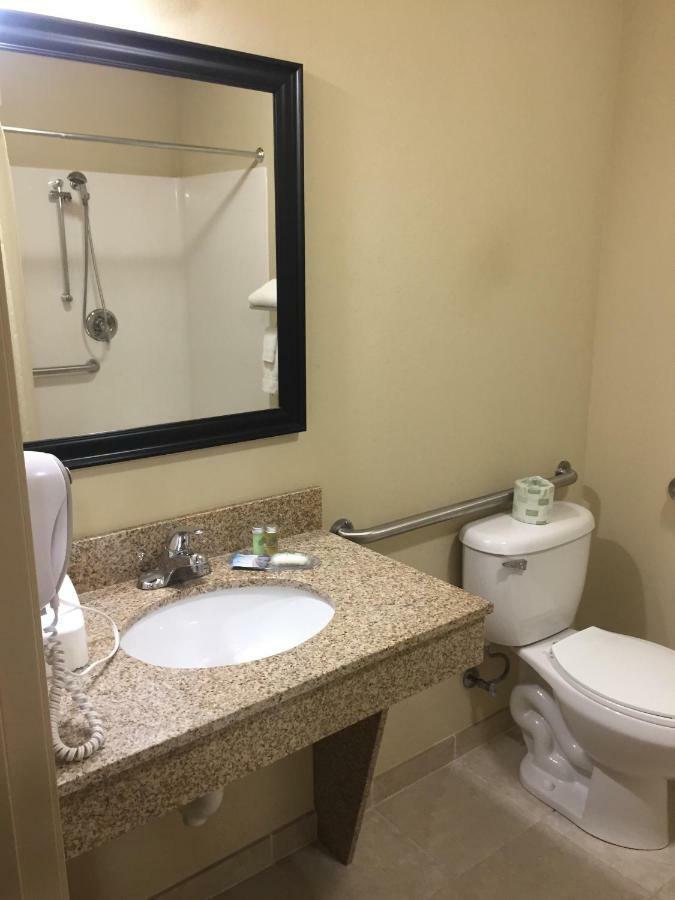 Cobblestone Inn & Suites - Bloomfield Εξωτερικό φωτογραφία